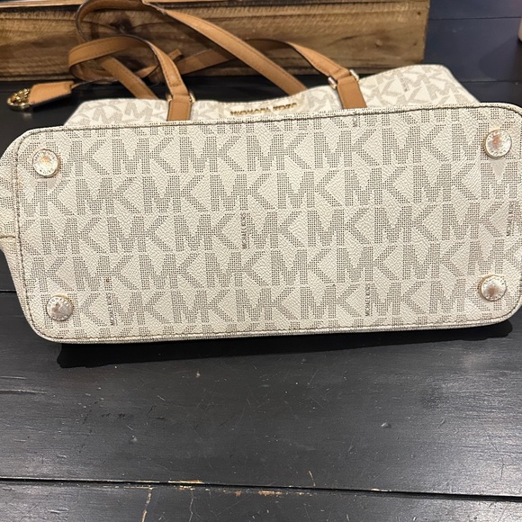 Michael Kors Signature Cream and Brown Tote - Picture 3 of 9